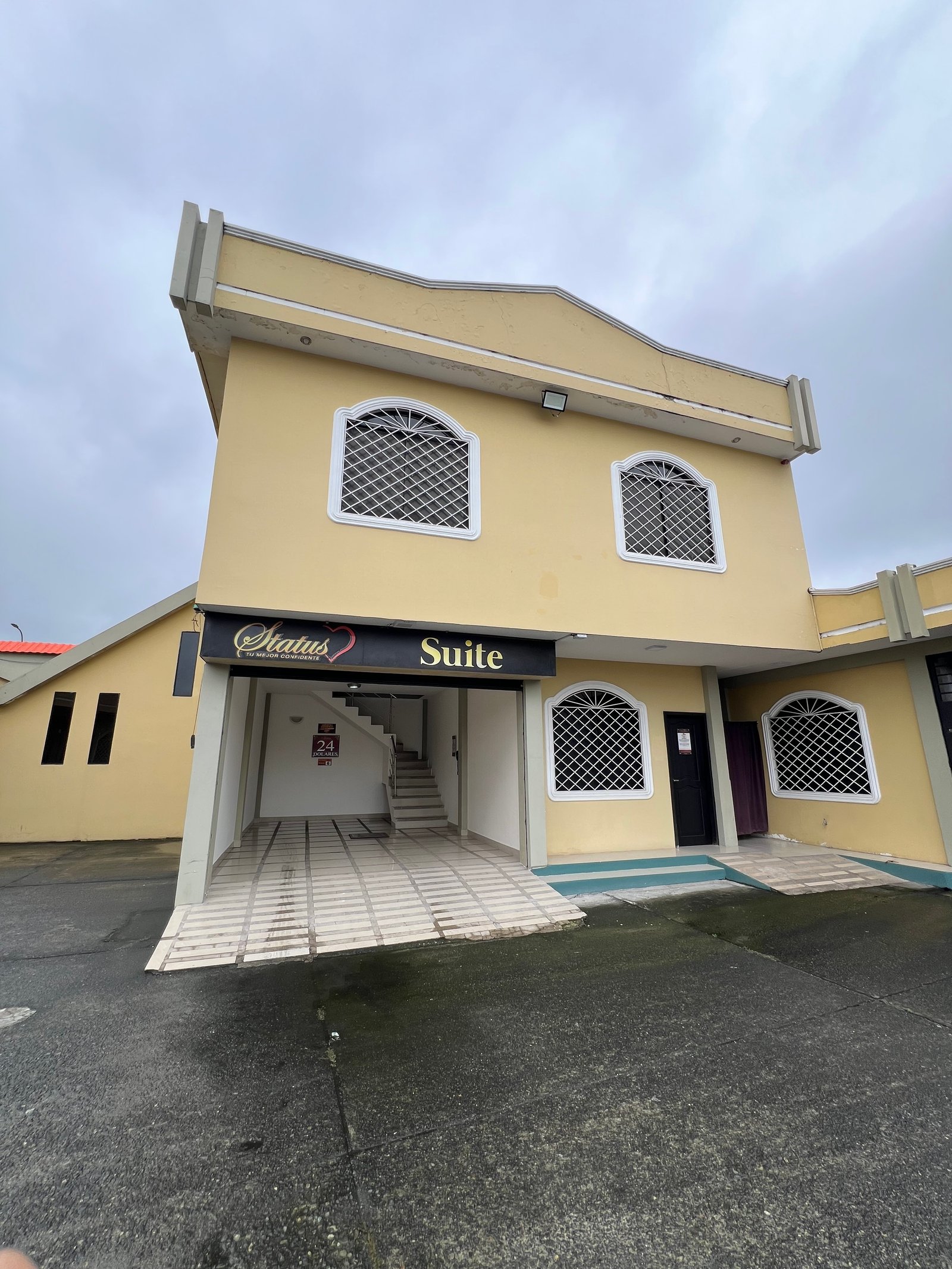 Suites de Lujo Status